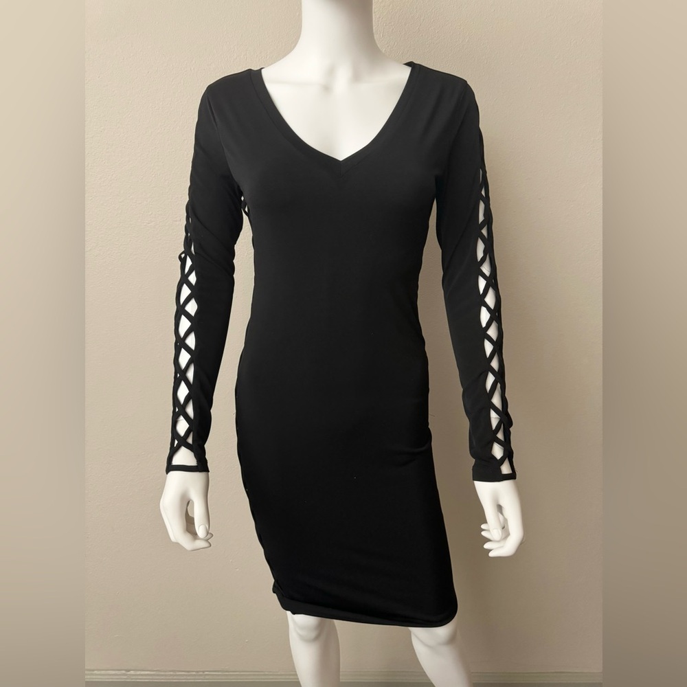 Beautiful V neck Sheath Dress with arm & side detail